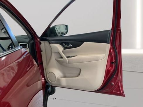 Used 2015 Nissan Rogue SV w/ SV Premium Package FWD image 42