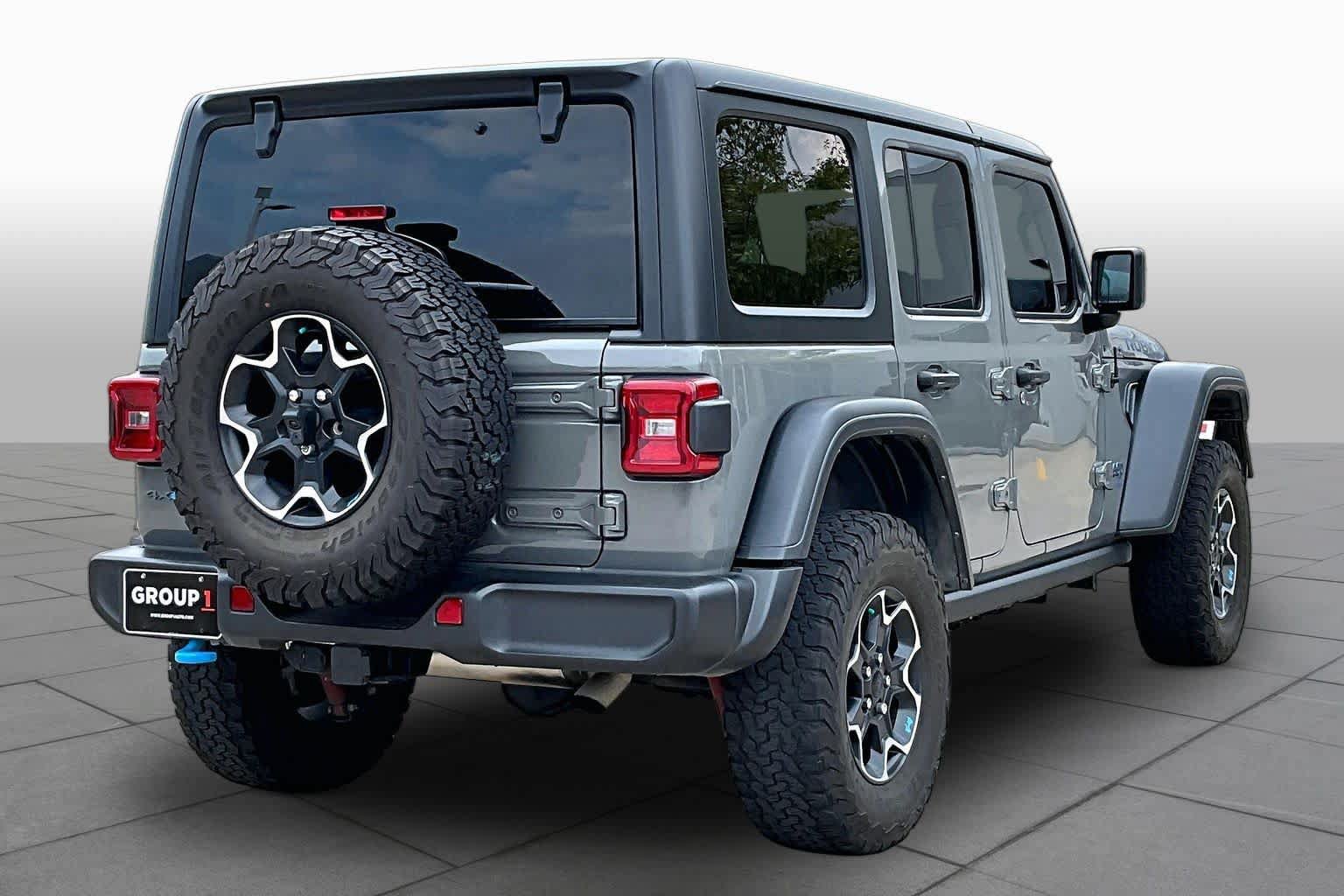 Used 2023 Jeep Wrangler Unlimited Rubicon 4xe w/ Cold Weather Group AWD/4WD image 11