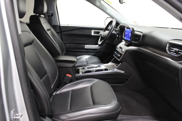 Used 2023 Ford Explorer XLT w/ Equipment Group 202A AWD/4WD image 27