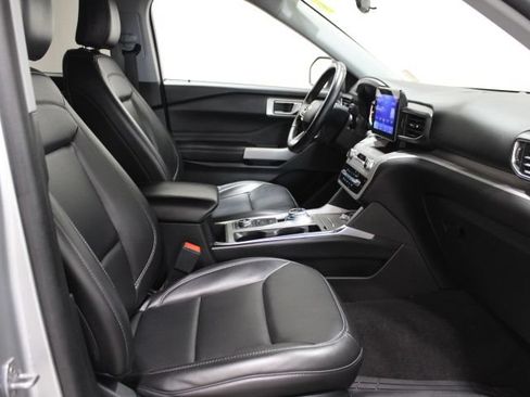 Used 2023 Ford Explorer XLT w/ Equipment Group 202A AWD/4WD image 27