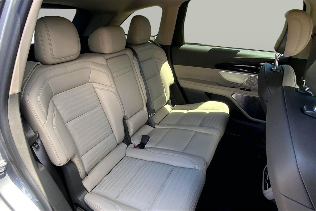 Used 2025 Lincoln Nautilus Reserve AWD/4WD image 19