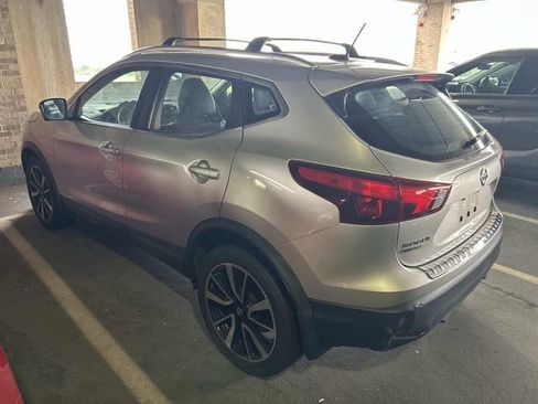 Used 2017 Nissan Rogue Sport SL FWD image 2
