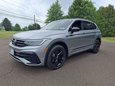 Used 2024 Volkswagen Tiguan SE R-Line AWD/4WD image 6