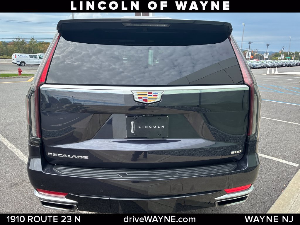 Used 2023 Cadillac Escalade Premium Luxury w/ LPO, Floor Liner Package AWD/4WD image 4