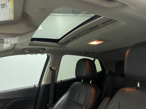 Used 2019 Buick Encore Essence image 11