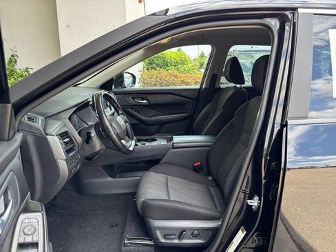 Used 2025 Nissan Rogue SV FWD image 28