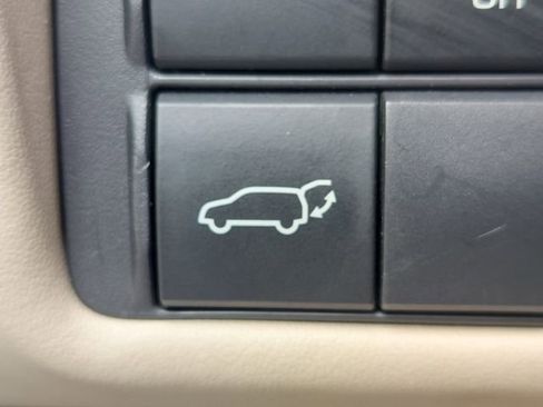 Used 2024 Toyota Highlander XLE FWD image 43