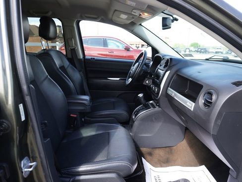 Used 2016 Jeep Compass Latitude image 9