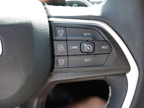 Certified 2023 Jeep Grand Cherokee Altitude image 31