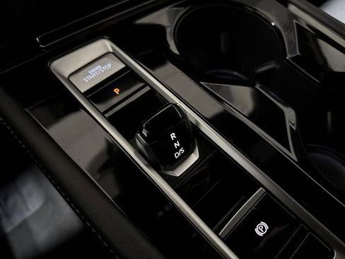 Used 2024 Volkswagen Atlas Cross Sport SE image 17