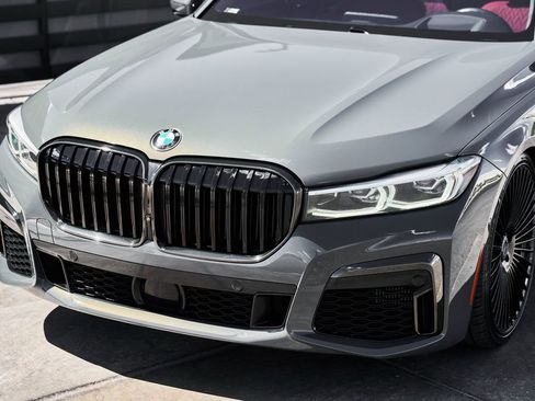 Used 2022 BMW M760i xDrive w/ Luxury Rear Seating Package AWD/4WD image 6