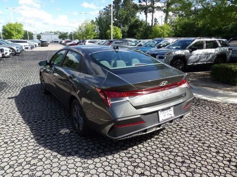 Certified 2024 Hyundai Elantra SEL FWD image 9