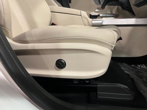 Used 2023 Mercedes-Benz EQB 300 4MATIC image 38