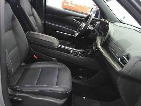 Used 2025 Chevrolet Traverse LT AWD/4WD image 13
