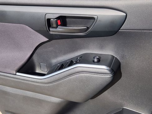 Used 2024 Toyota Highlander AWD image 23