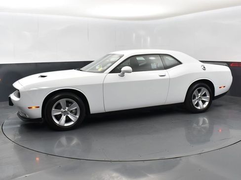 Used 2023 Dodge Challenger SXT image 4