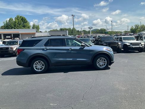 New 2026 Ford Explorer Active RWD image 4
