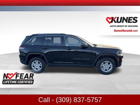 Used 2023 Jeep Grand Cherokee Laredo AWD/4WD image 2