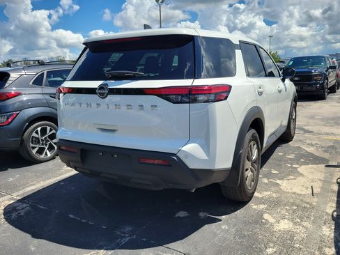 Used 2025 Nissan Pathfinder S FWD image 5