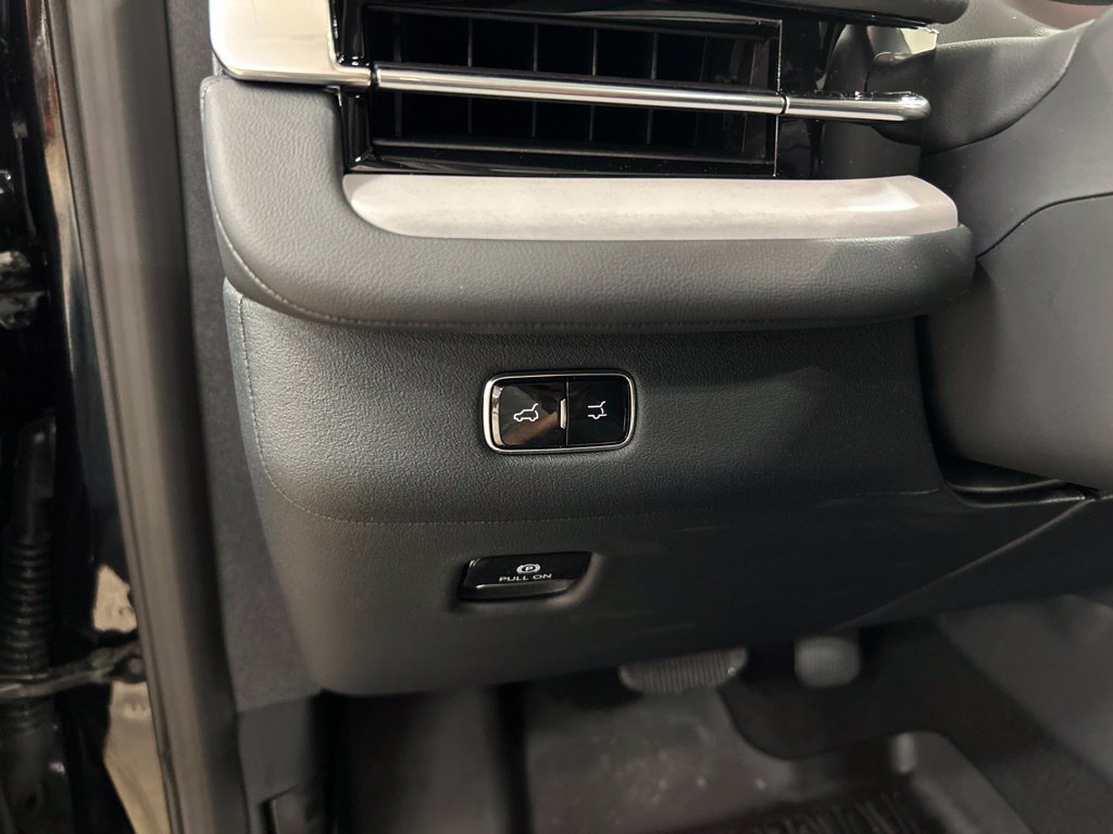Used 2026 Lincoln Navigator L Reserve AWD/4WD image 13