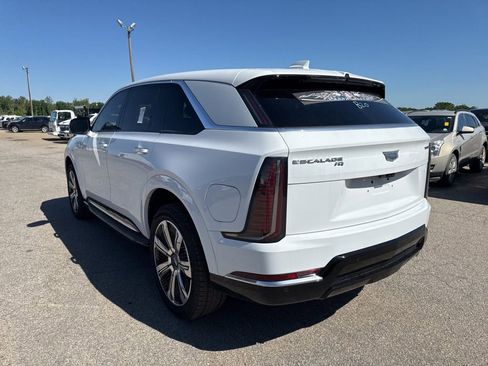 Used 2025 Cadillac Escalade IQ Luxury 2 AWD/4WD image 2