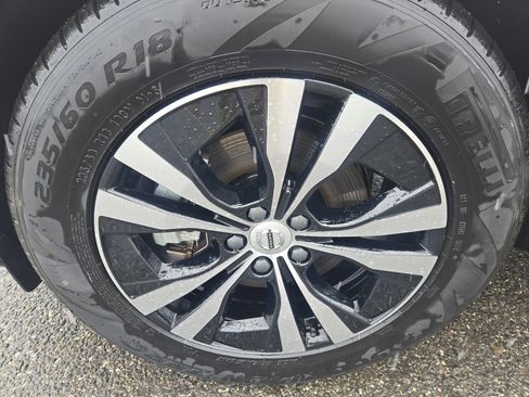 Certified 2025 Volvo XC60 B5 Core image 5