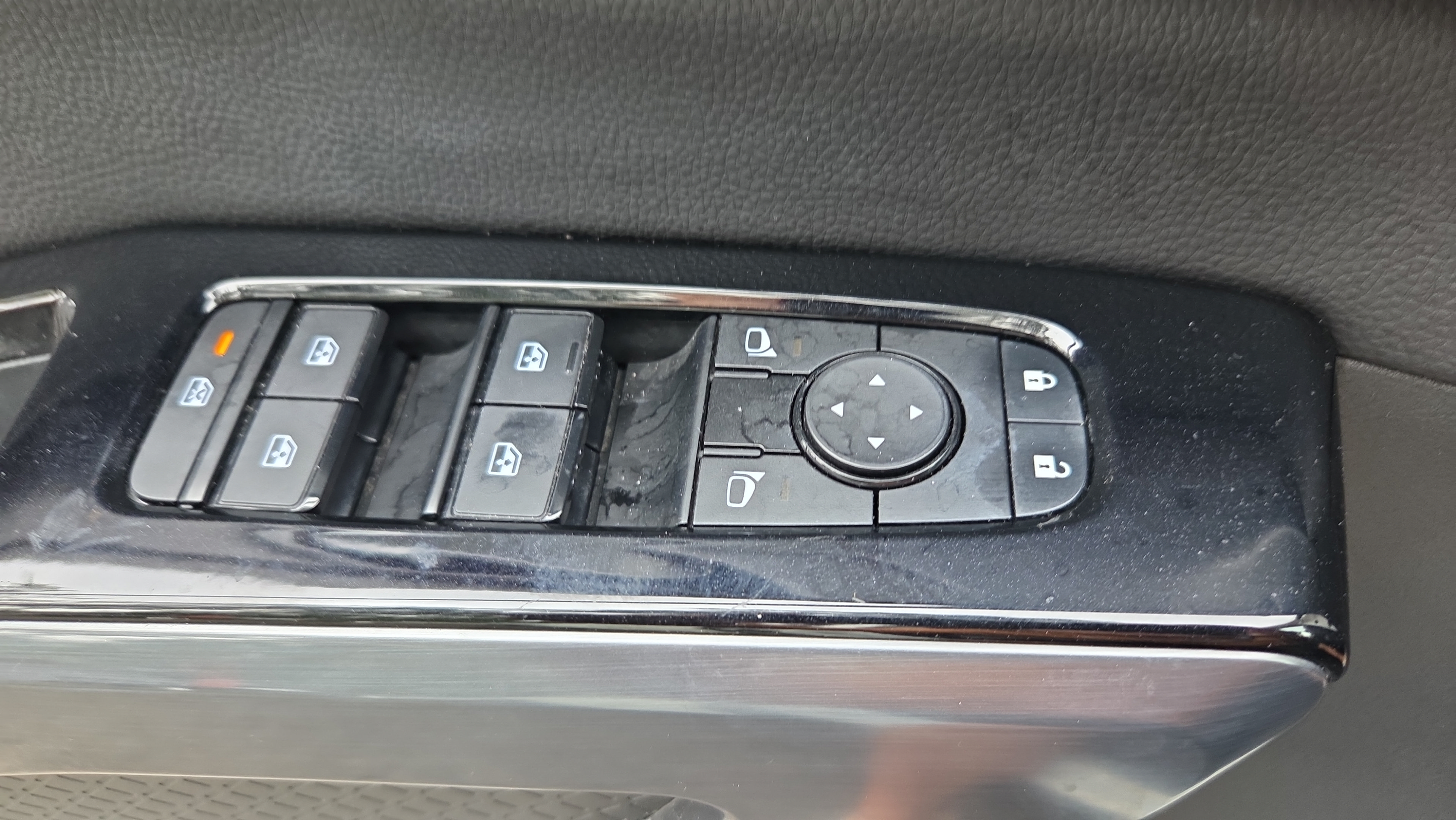Used 2024 Nissan Pathfinder SL w/ Cargo Package FWD image 34