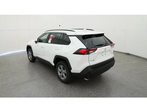 Used 2022 Toyota RAV4 XLE w/ Convenience Package FWD image 6