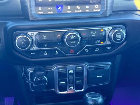 Used 2021 Jeep Wrangler Unlimited Sahara image 27