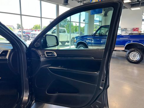 Used 2019 Jeep Grand Cherokee Limited w/ Luxury Group II AWD/4WD image 19