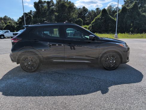 Used 2021 Nissan Kicks SR w/ SR Premium Package FWD image 7