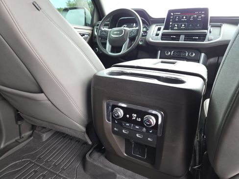 Used 2024 GMC Yukon XL SLT w/ SLT Luxury Package AWD/4WD image 28