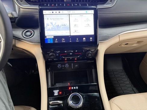 Used 2023 Jeep Grand Cherokee L Limited w/ Luxury Tech Group II image 20