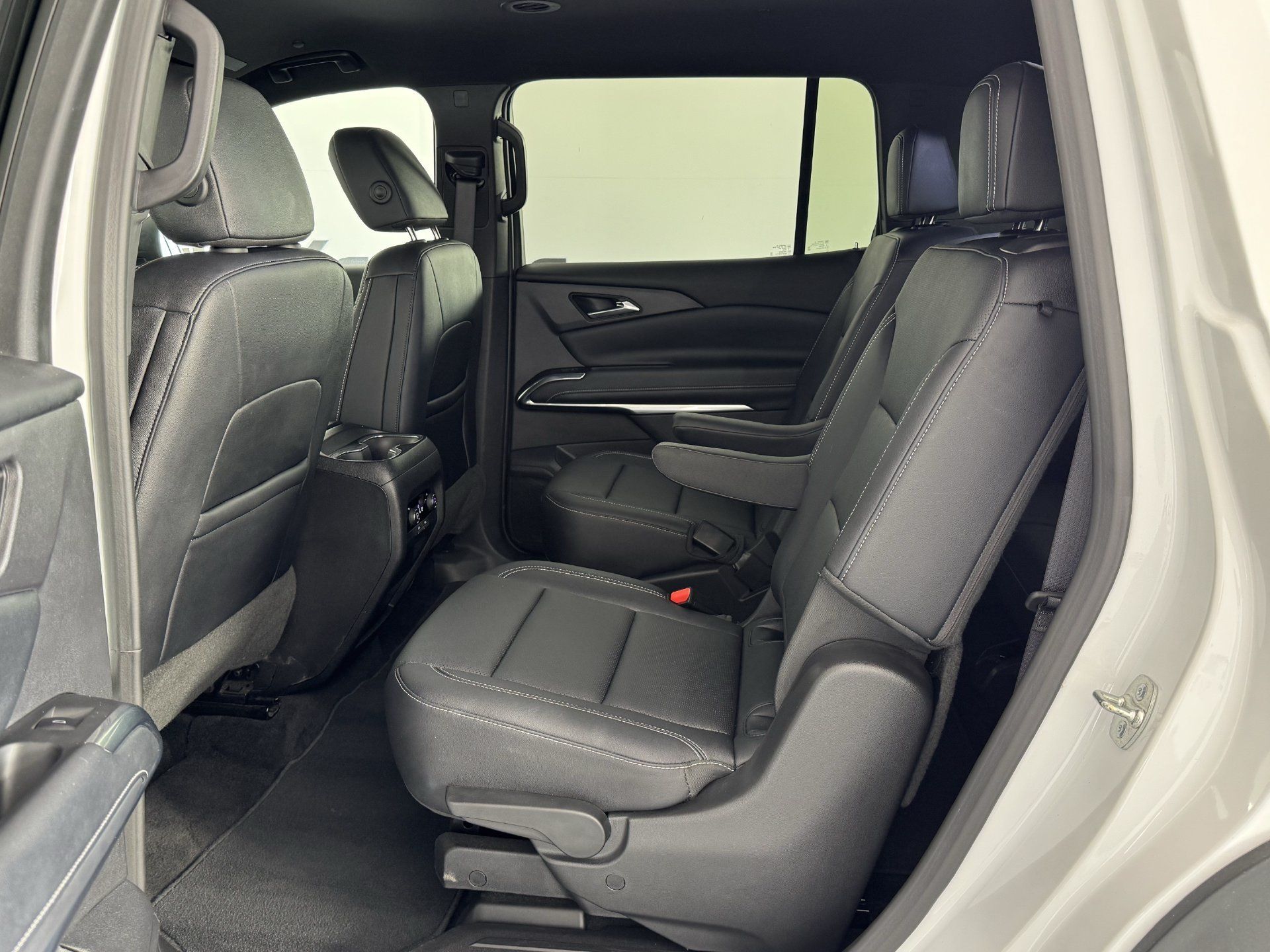 Used 2025 Chevrolet Traverse LT FWD image 15