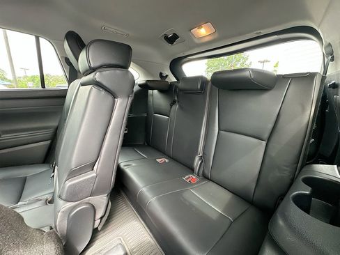 Used 2021 Toyota Highlander XLE FWD image 28