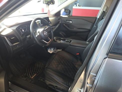 Used 2022 Nissan Rogue SV image 13