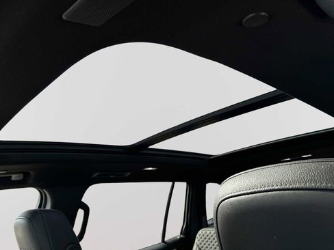 Used 2024 GMC Acadia Denali image 19