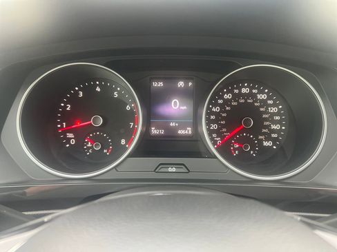 Certified 2019 Volkswagen Tiguan SE w/ Panoramic Sunroof Package image 18