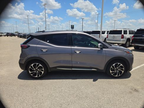 Used 2022 Chevrolet Bolt EUV Premier FWD image 2