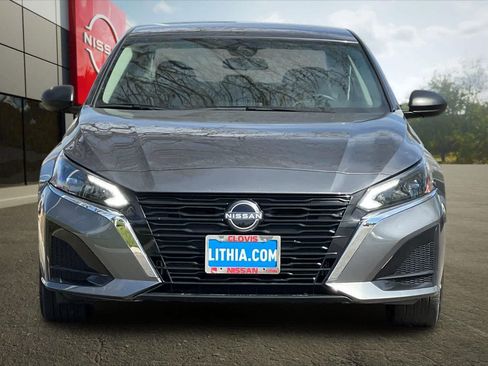 Used 2025 Nissan Altima 2.5 SV image 11