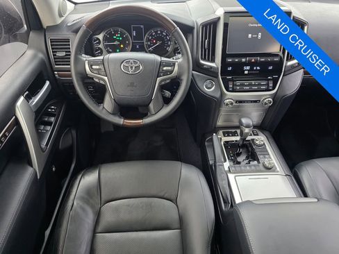 Used 2018 Toyota Land Cruiser image 13