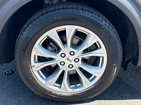 Used 2023 Ford Explorer Limited image 9