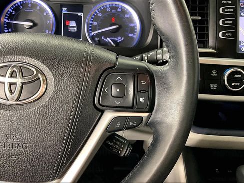 Used 2019 Toyota Highlander XLE FWD image 24