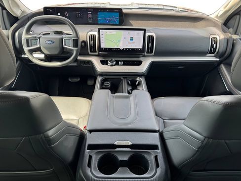 Used 2025 Ford Expedition Active RWD image 10