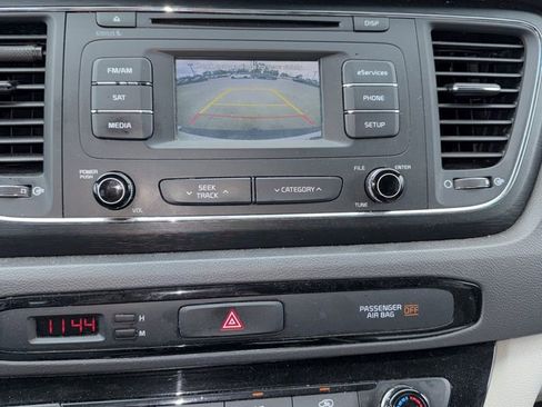 Used 2016 Kia Sedona LX w/ LX Convenience Package image 5