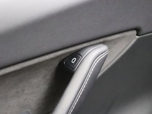 Used 2022 Tesla Model Y Performance image 19