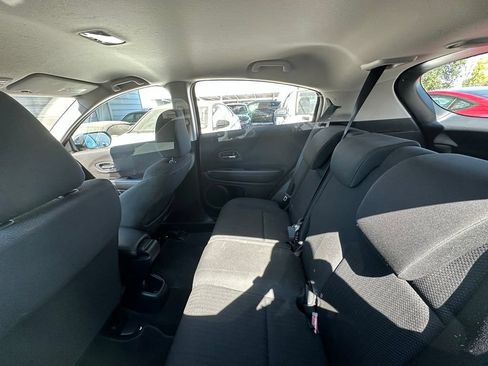 Used 2018 Honda HR-V LX image 8