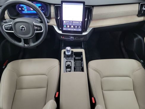 Used 2025 Volvo XC90 B6 Plus image 17