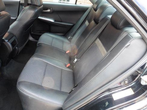 Used 2014 Toyota Camry SE w/ Moonroof Package FWD image 13