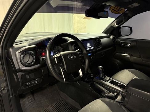 Used 2022 Toyota Tacoma TRD Sport w/ Technology Package image 26